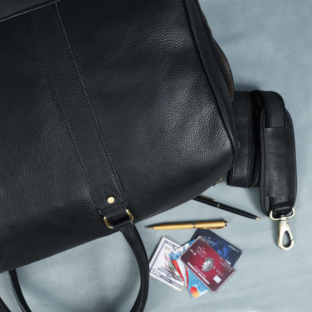 Bolsa de cuero negro carbón con ruedas
