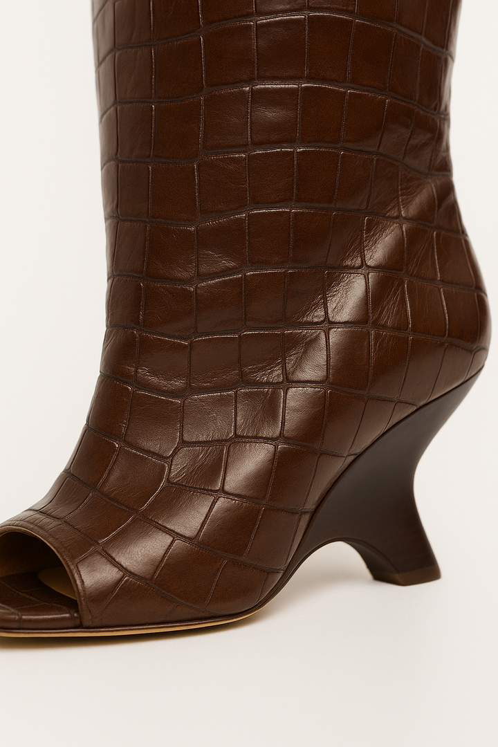 Botas hasta la Rodilla con Punta Abierta y Relieve de Cocodrilo
