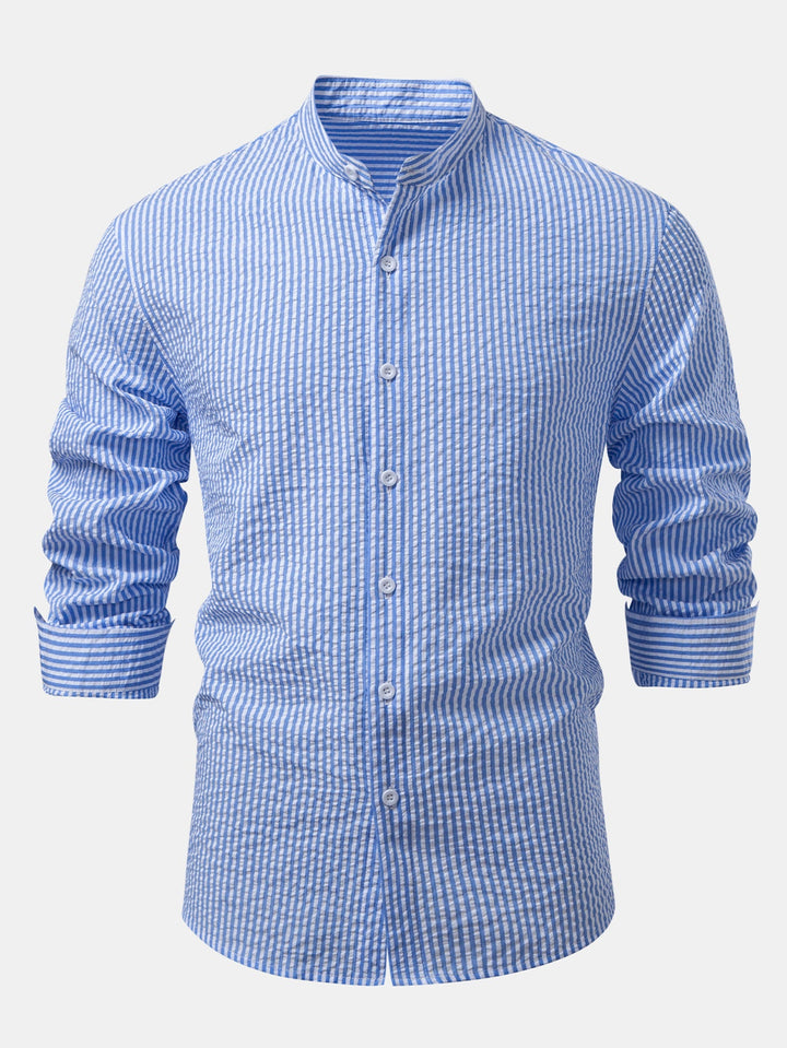 Camisa a Rayas Seersucker con Cuello Alto y Pantalones de Lino de Pierna Recta