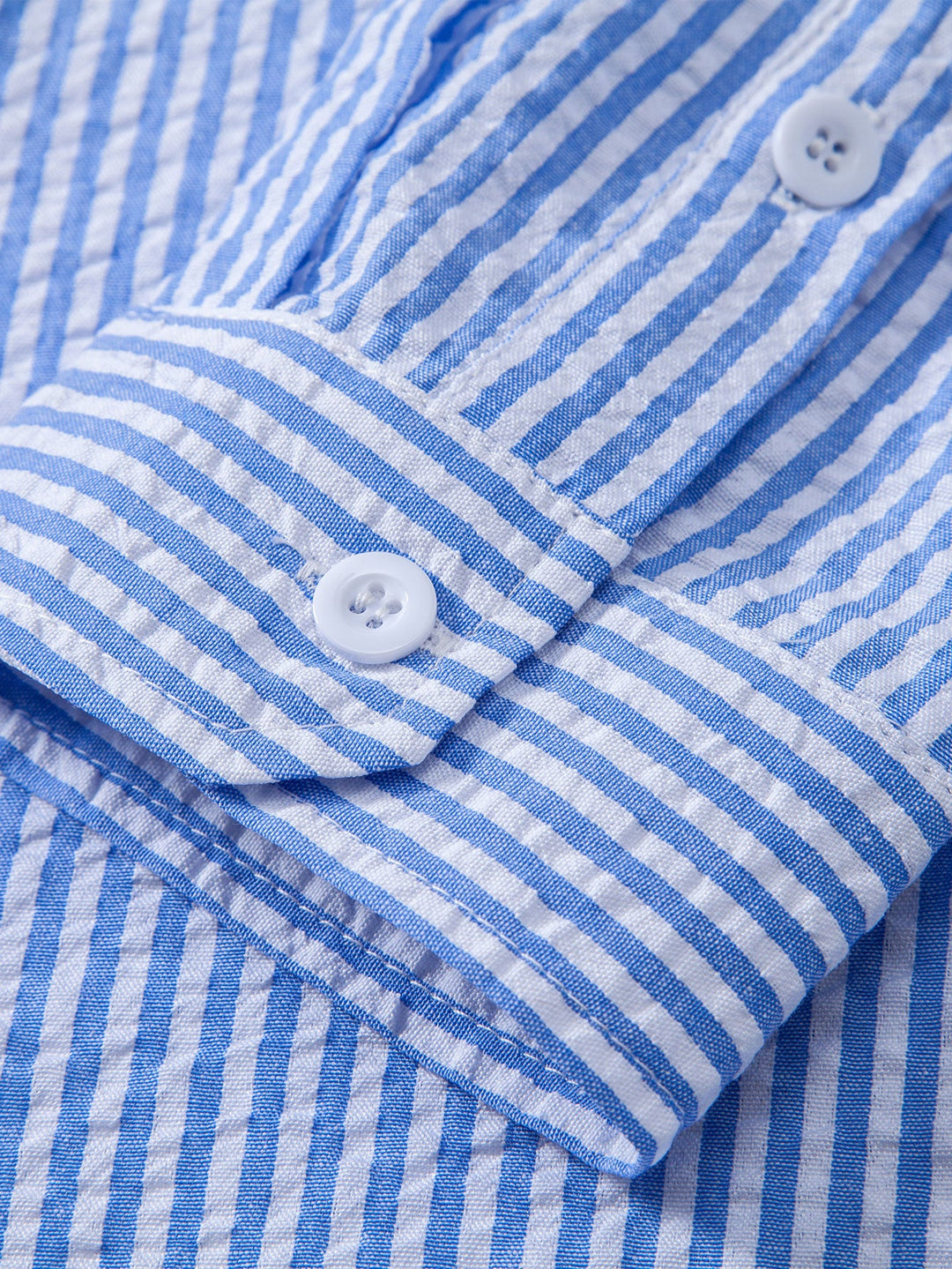 Camisa a Rayas Seersucker con Cuello Alto y Pantalones de Lino de Pierna Recta