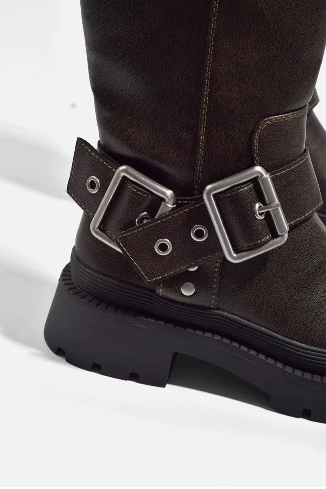 Botas Planas Gruesas hasta la Rodilla – Hebilla Retro