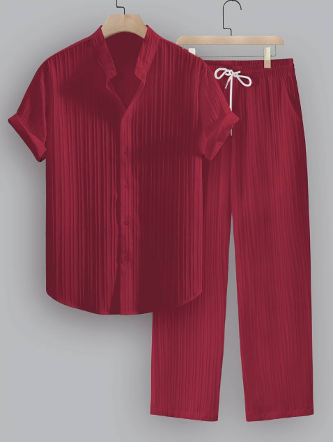Conjunto de dos piezas para hombre de verano con camisa a rayas y cuello mao.